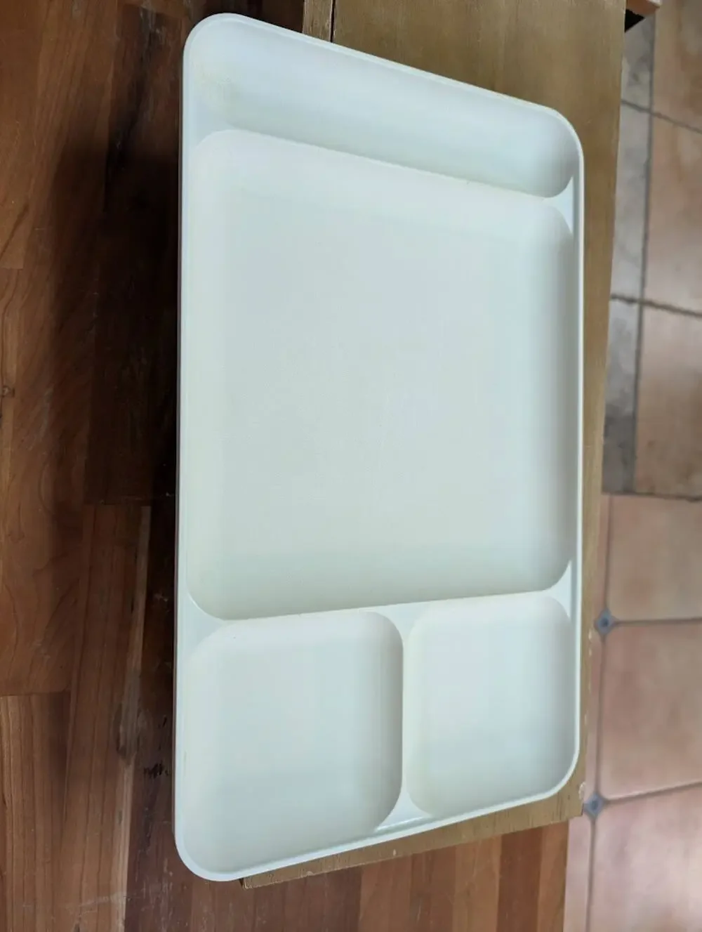 Vintage Tupperware divided lunch/dinner plate TV tray cafeteria-style serve 1535